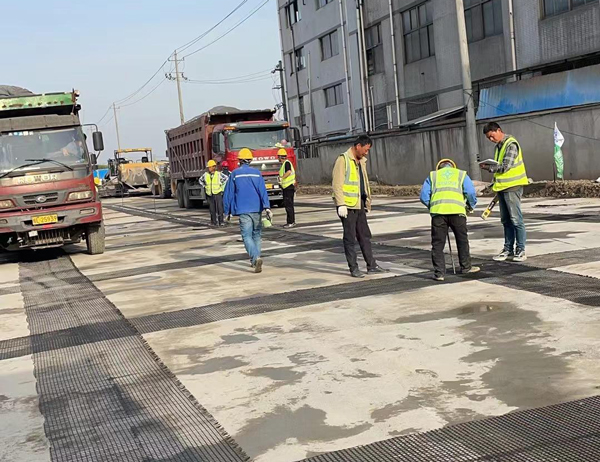 军垦路街道老材料的新故事：玻璃纤维土工格栅如何在‘白改黑’浪潮中重获新生？